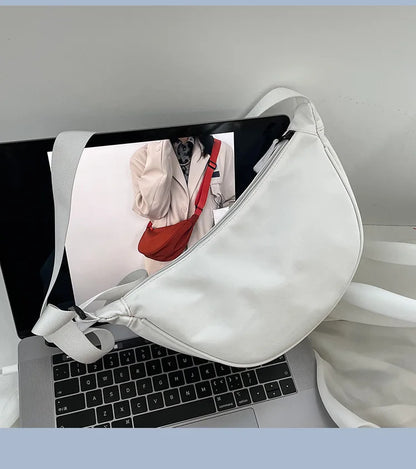 2023 nylon messenger bag women's new trendy dumpling bag lightweight small shoulder bag armpit bag simple shoulder canvas bag