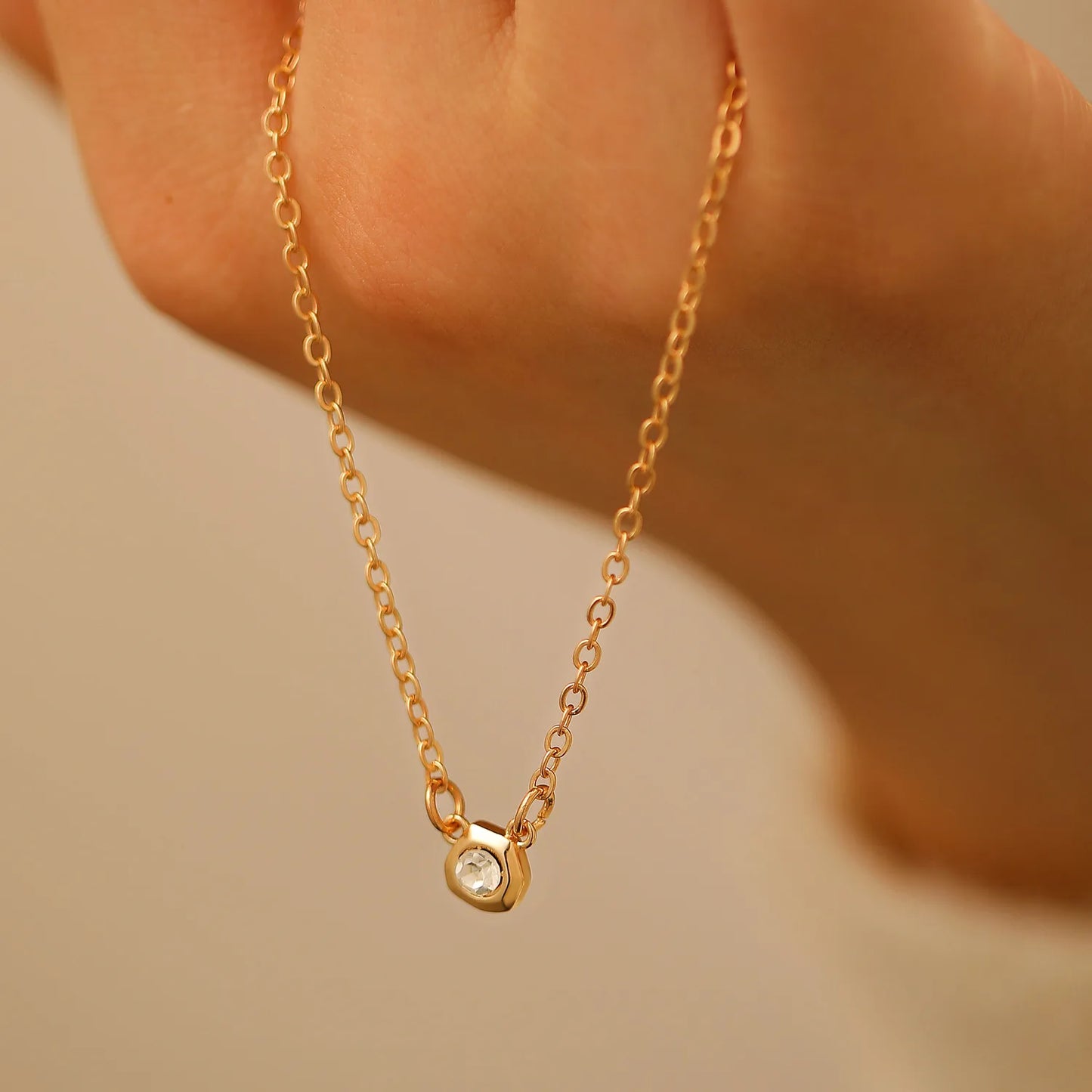 Simple Fashion Water Drop Small Pendant Pearl Necklace For Women Jewelry 2024 Trending New Women's Zircon Collarbone Necklaces